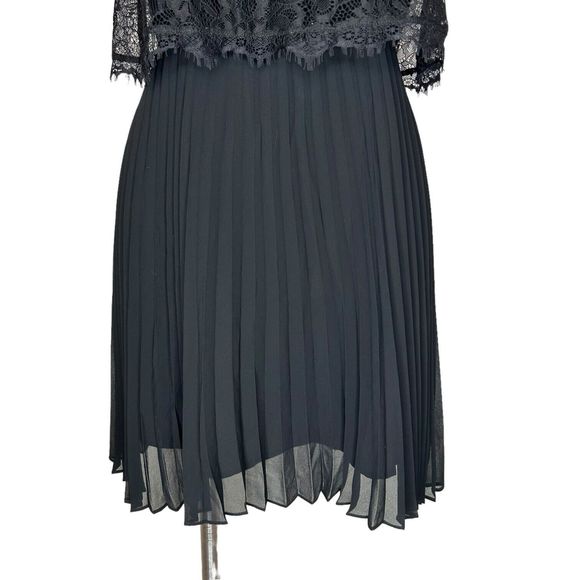 BCBGeneration Black Lace Popover‎ Accordion Pleated Dress Size 6 Small - Picture 3 of 10